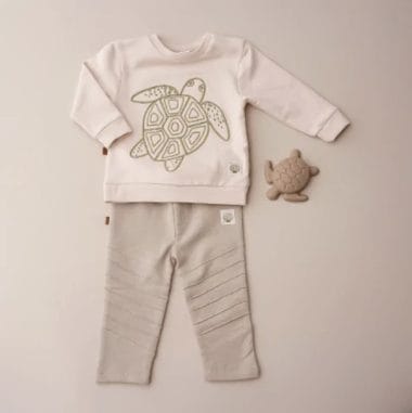 Waarom kiezen voor een duurzame groothandel in babykleding