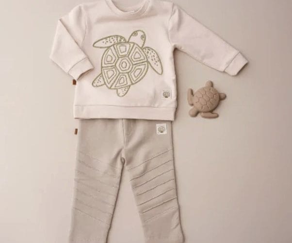 Waarom kiezen voor een duurzame groothandel in babykleding